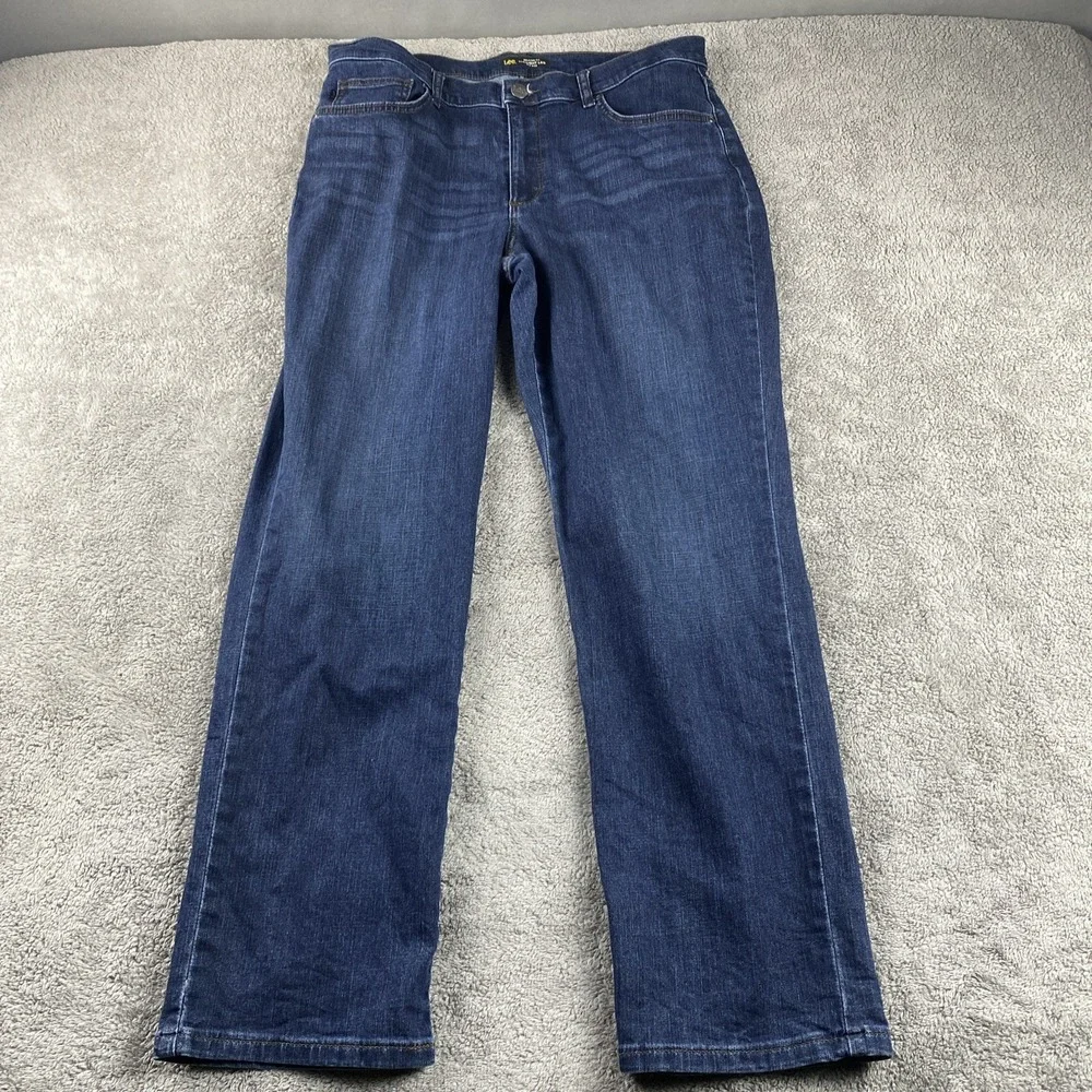 Lee Relaxed Fit Straight Leg Mid-Rise Women Size 32x28 Dark Denim‎ Blue Jean